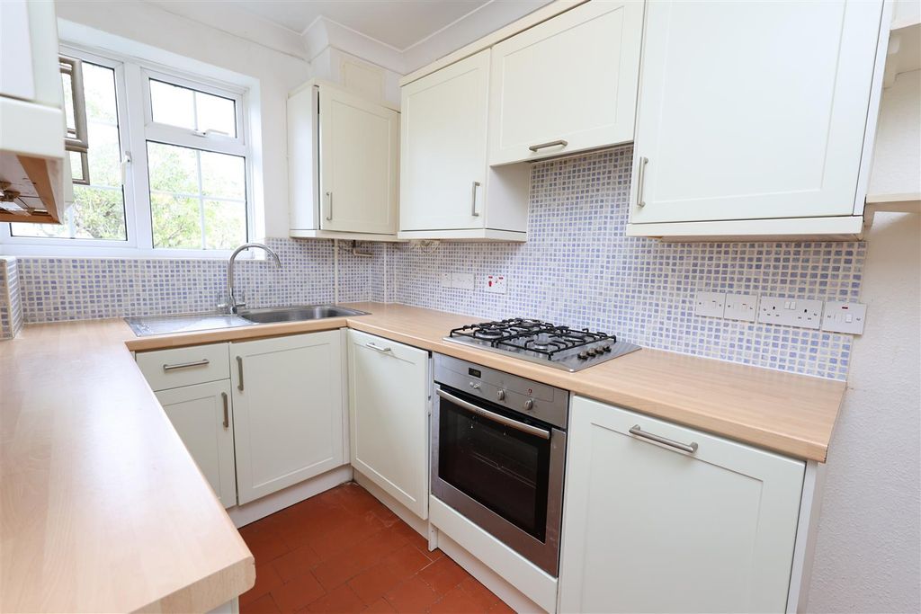 Property photo 3 of 16 Kitchen