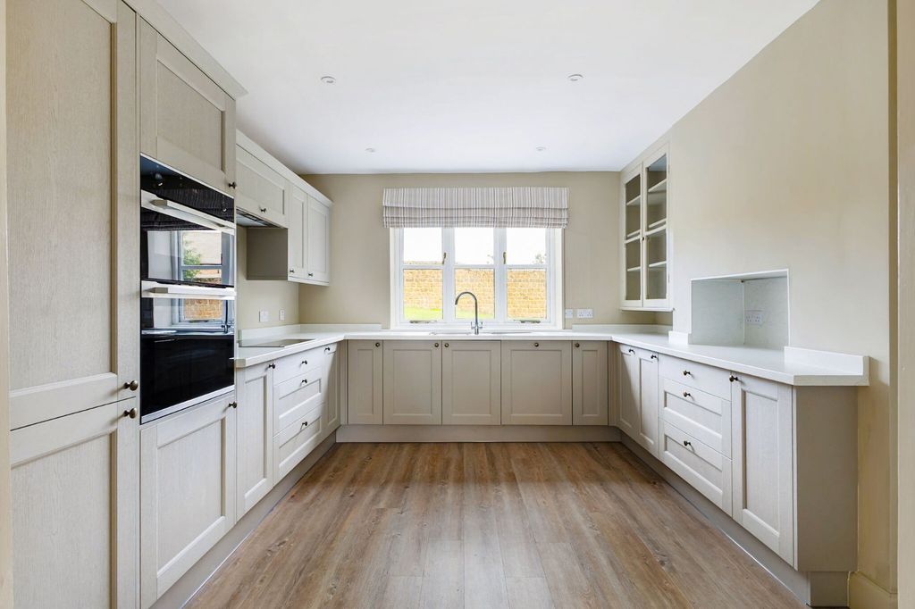 Property photo 2 of 14 2