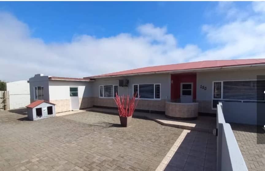 Property photo 2 of 18