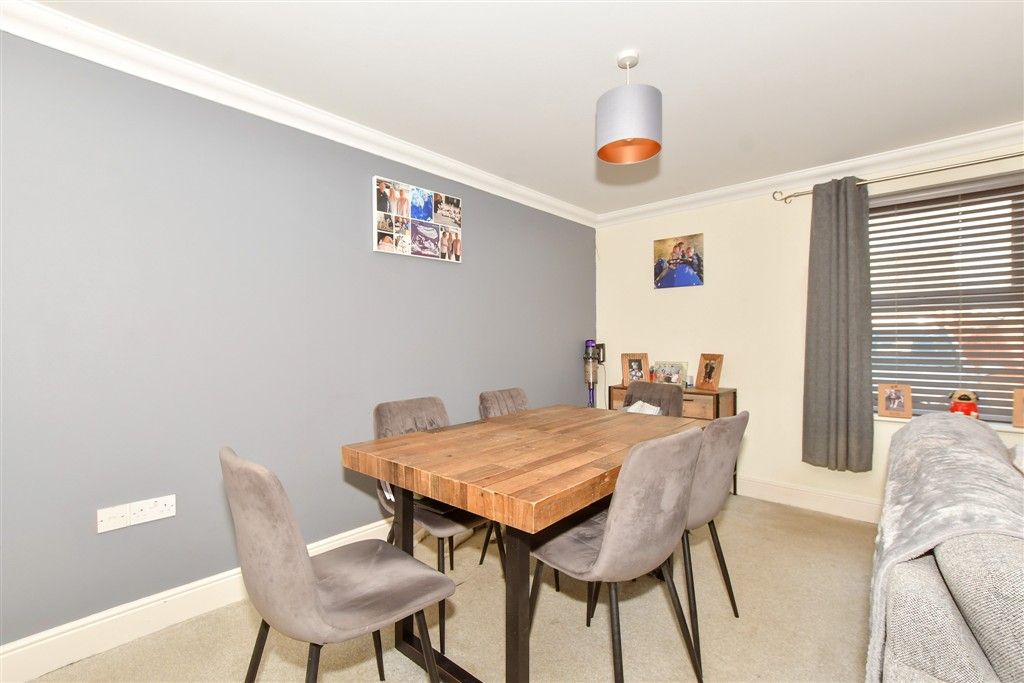 Property photo 1 of 7 Lounge/Diner