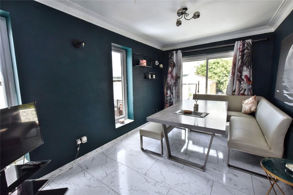 Property photo 3 of 15 Dining Room