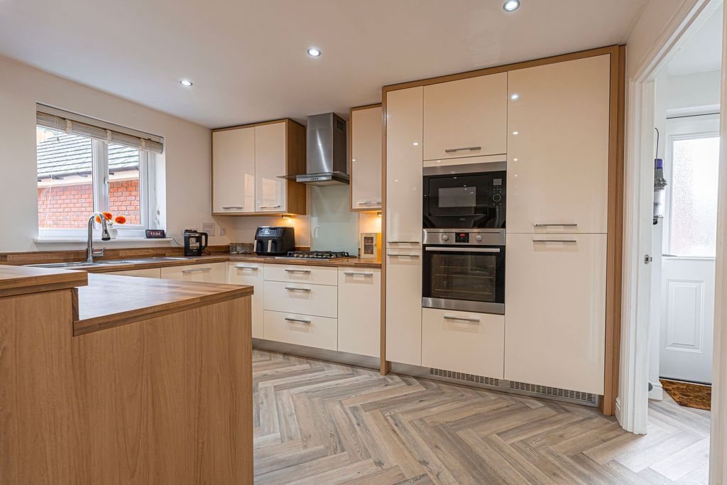 Property photo 2 of 47