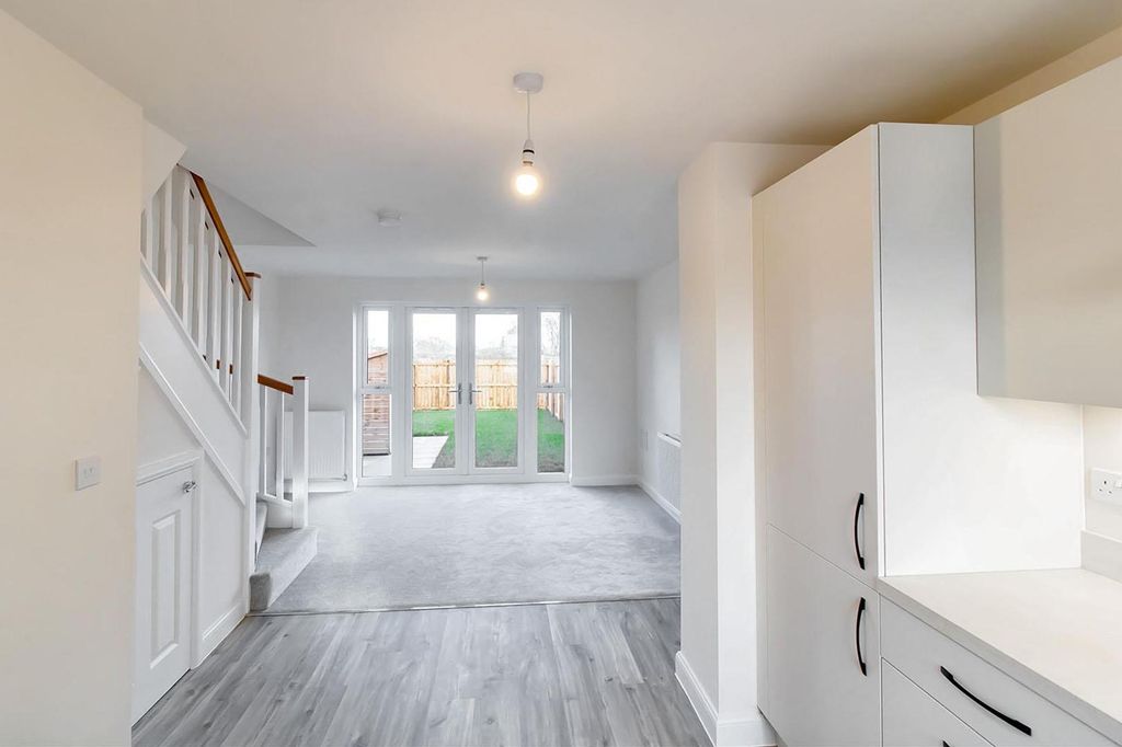 Property photo 2 of 18 Lounge