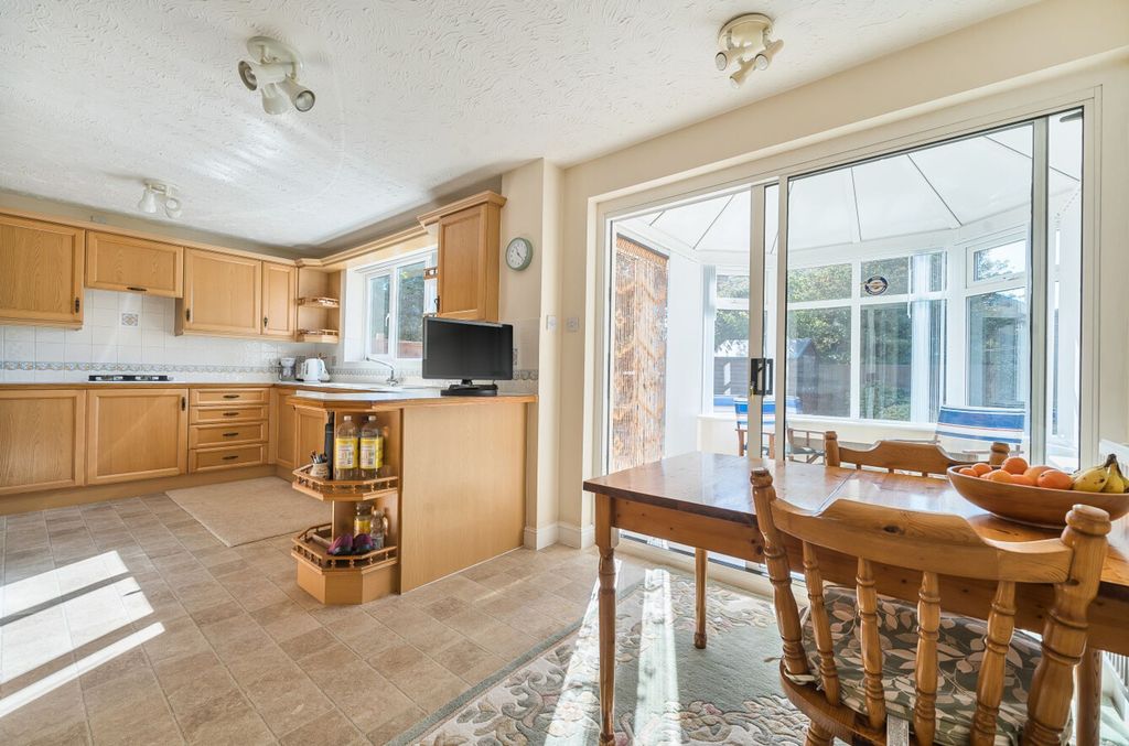 Property photo 2 of 20