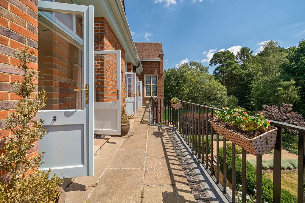 Property photo 1 of 21 Balcony