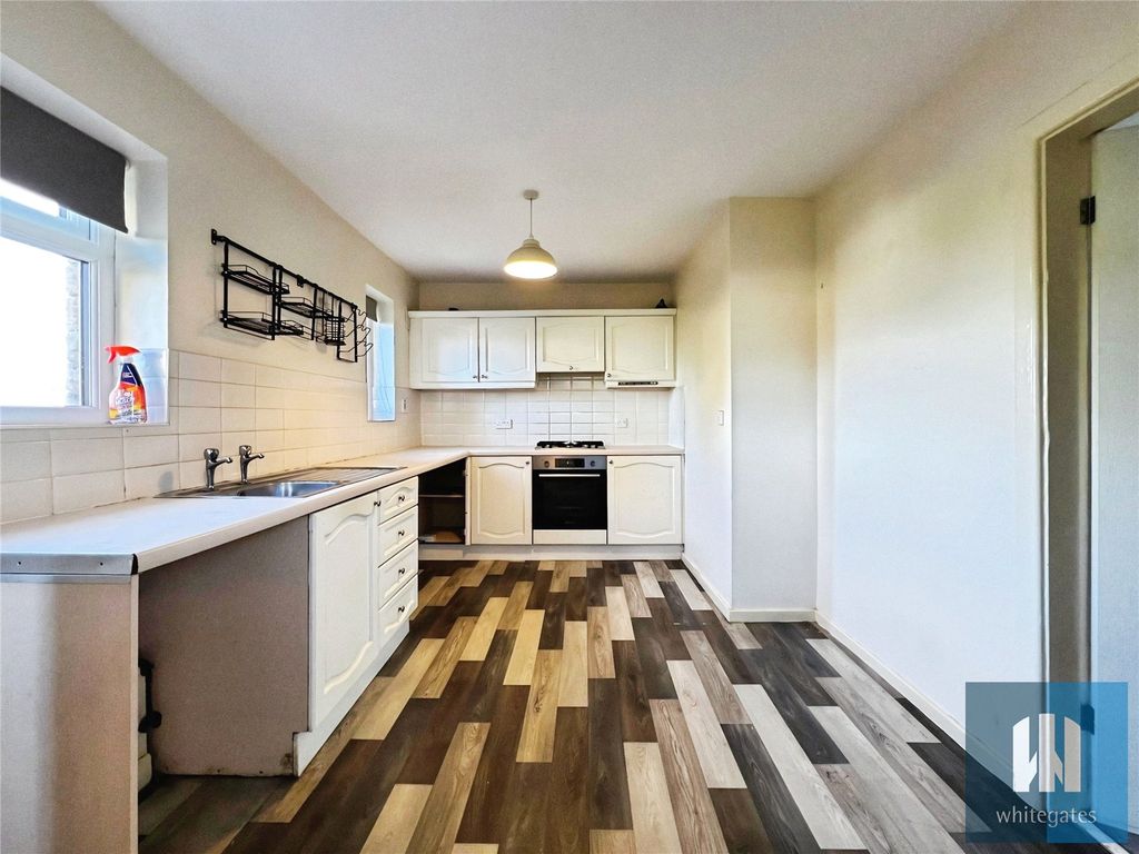 Property photo 2 of 12 Picture No. 16