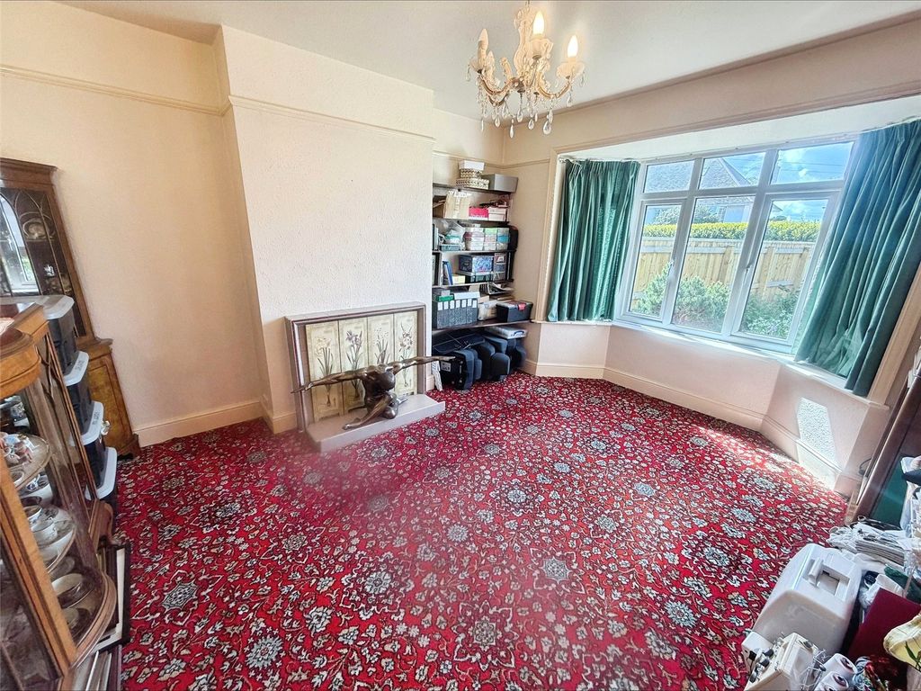 Property photo 3 of 15 Lounge