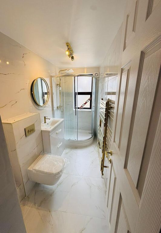 Property photo 3 of 7 Bathroom
