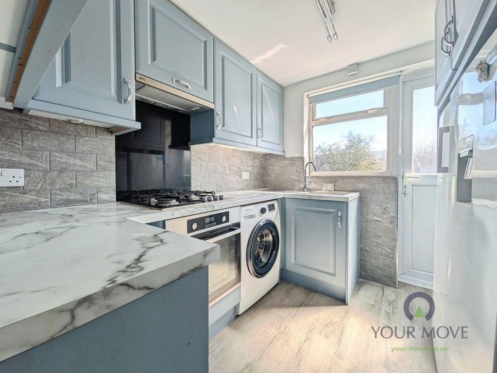 Property photo 3 of 9 Kitchen