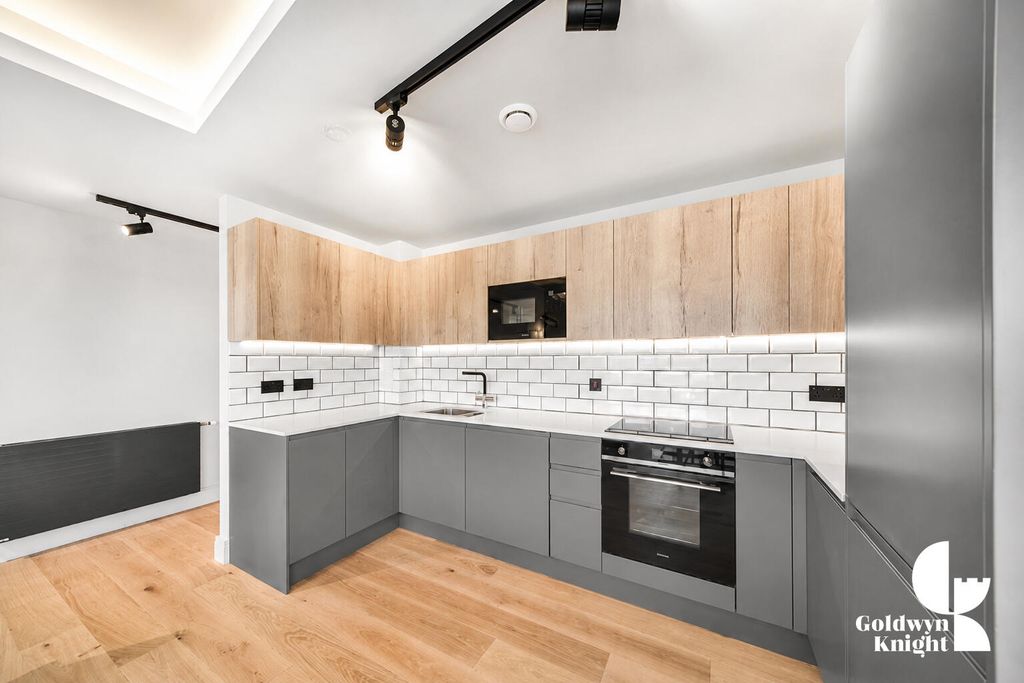 Property photo 3 of 14 Kitchen