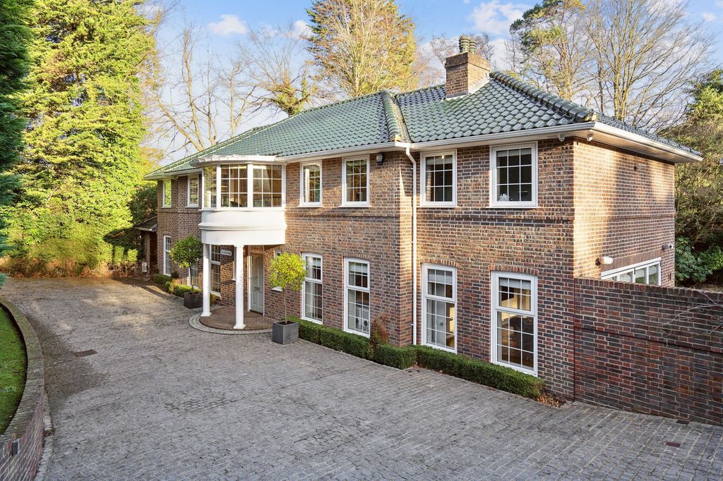 Property photo 2 of 34