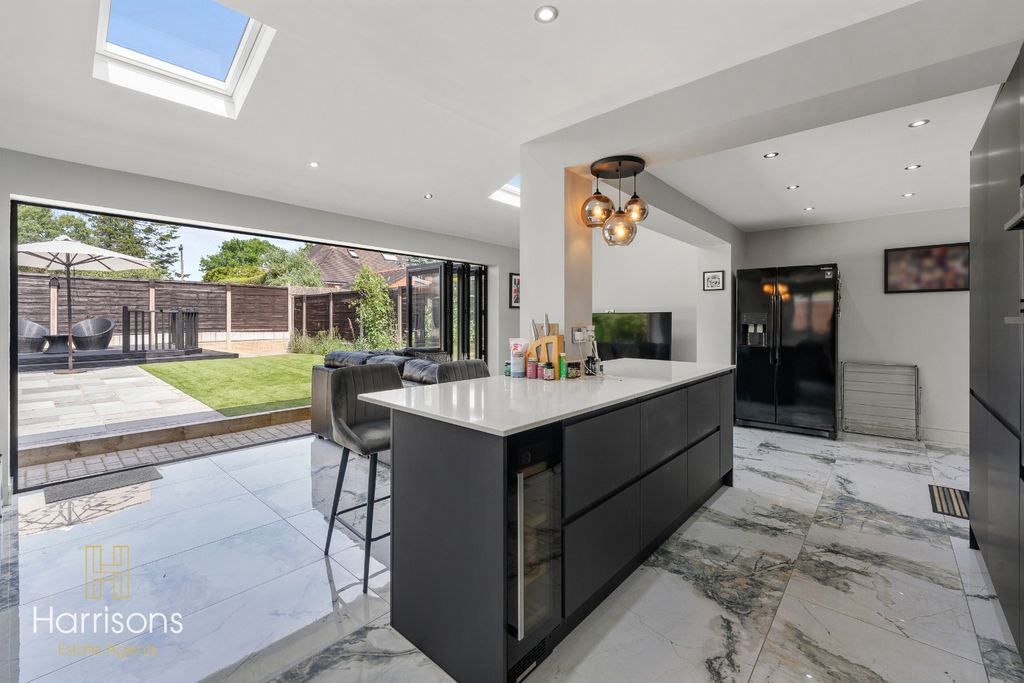 Property photo 2 of 43 5150192