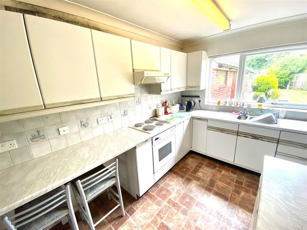Property photo 3 of 17 Kitch 1.Jpg