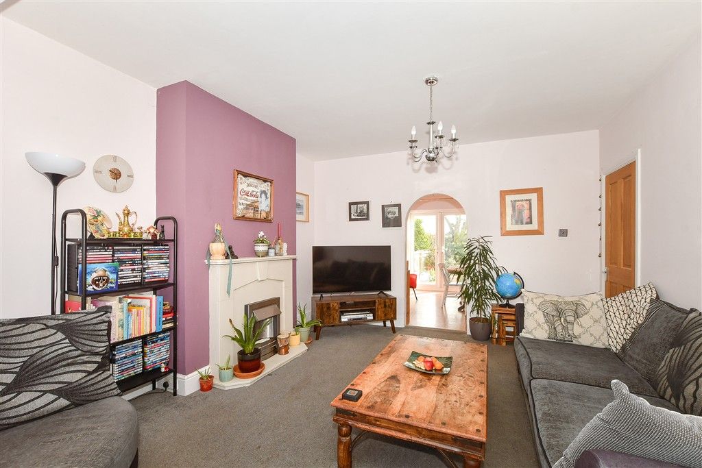 Property photo 1 of 12 Lounge