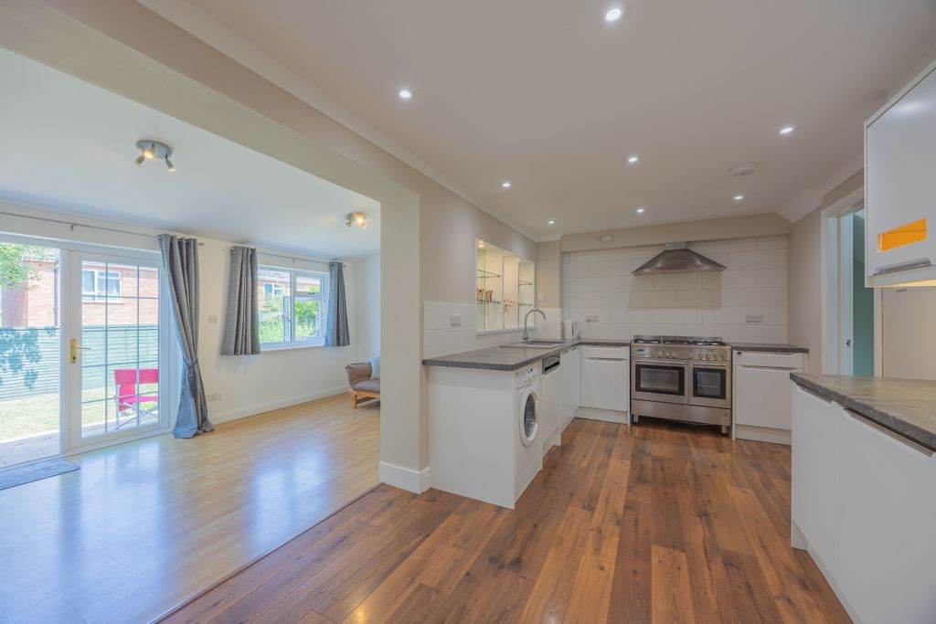 Property photo 3 of 21 Ewemove Taunton Four Acre Mead (2)