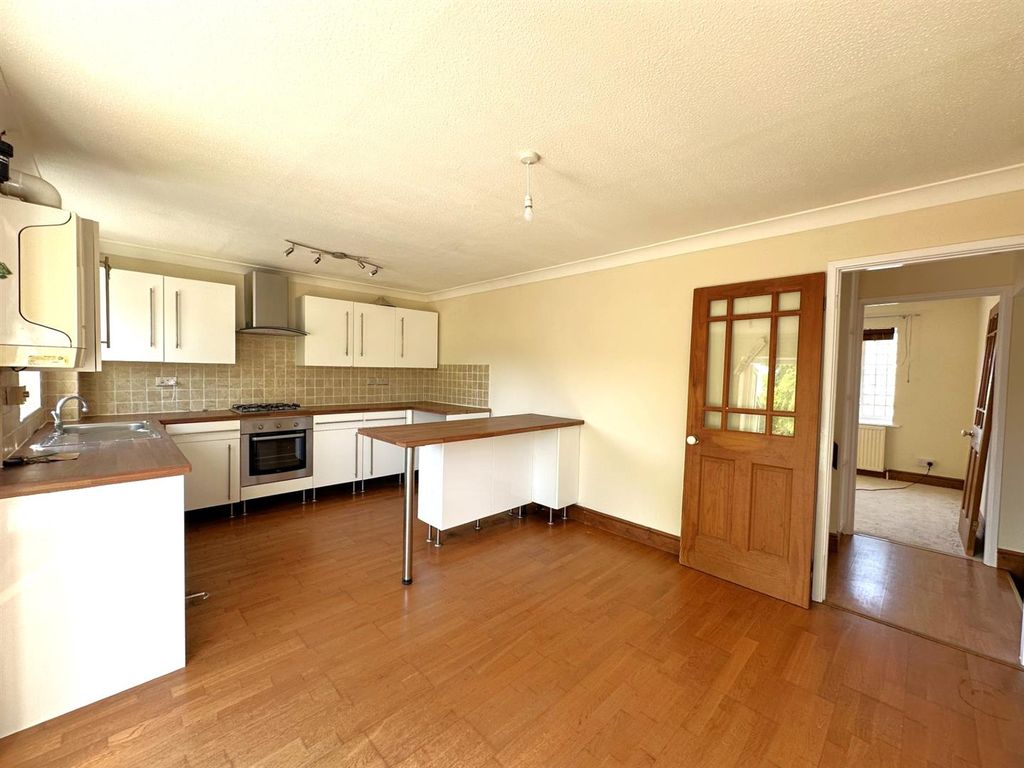 Property photo 2 of 11 Kitchen.Jpg