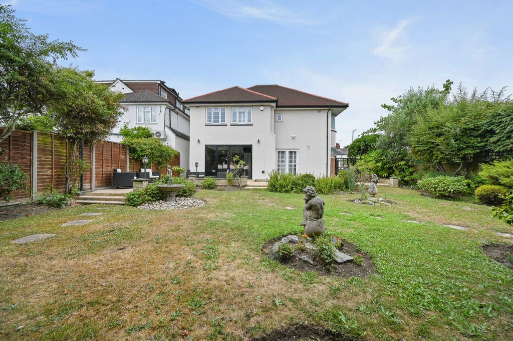 Property photo 2 of 24