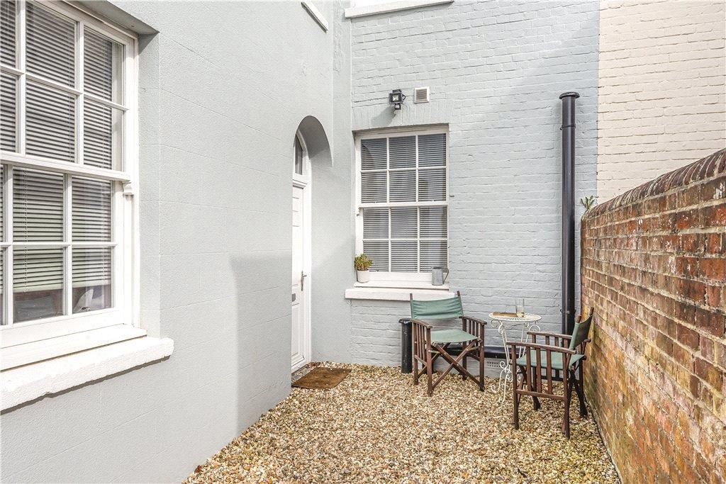 Property photo 1 of 7 Outside Space