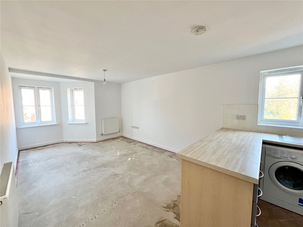 2 bed flat for saleCaen View, Braunton, Devon EX33 photo 4