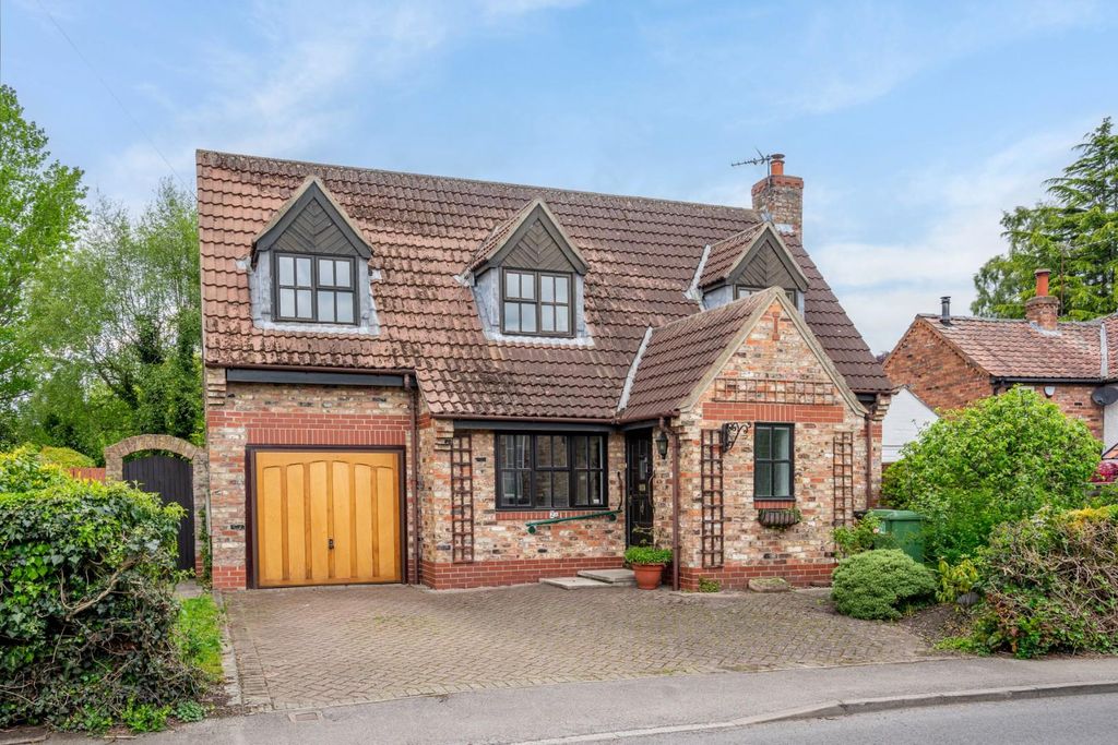 Property photo 1 of 17 External