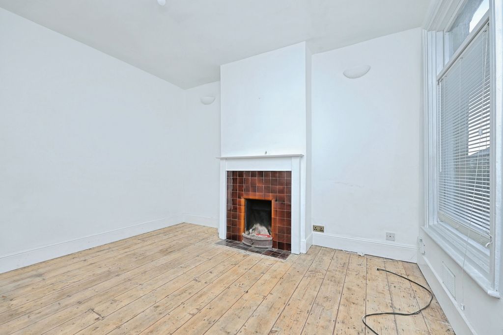 Property photo 2 of 16 Pbox-Img.Jpg