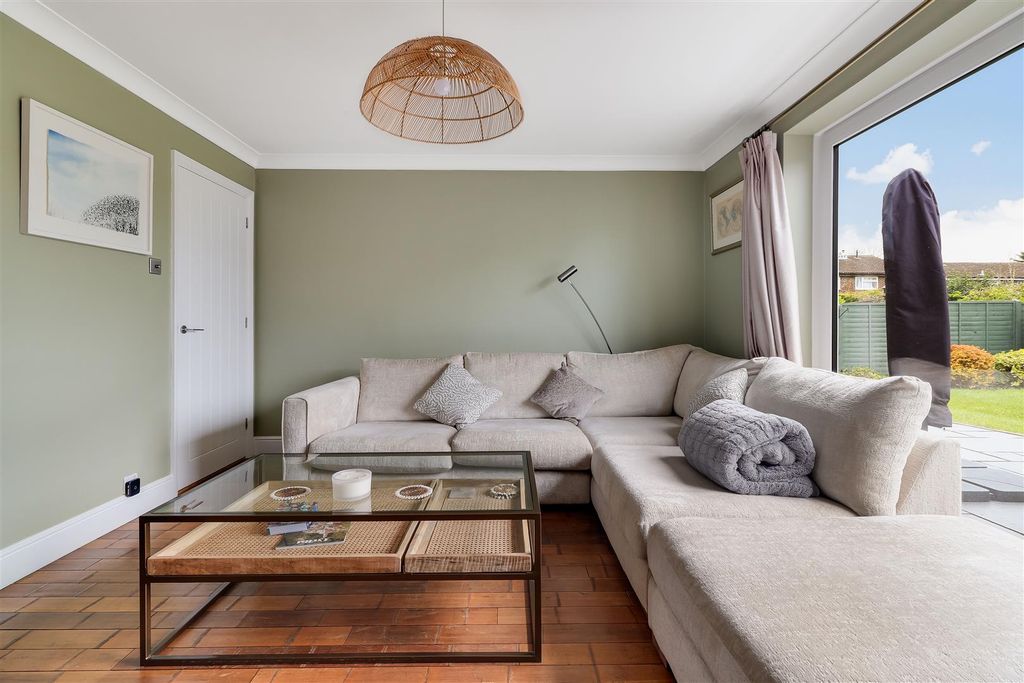 Property photo 3 of 33