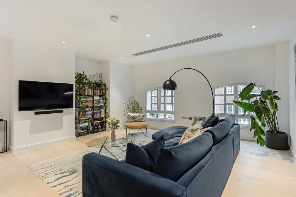 Property photo 2 of 19 Image