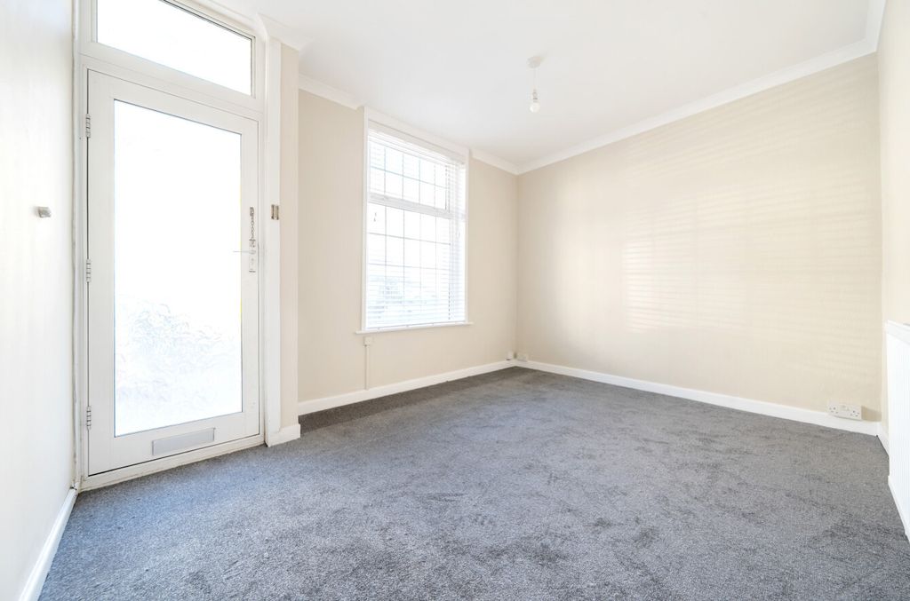 Property photo 3 of 8 1342587-6-68A6d84...