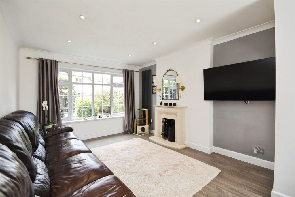 Property photo 2 of 18