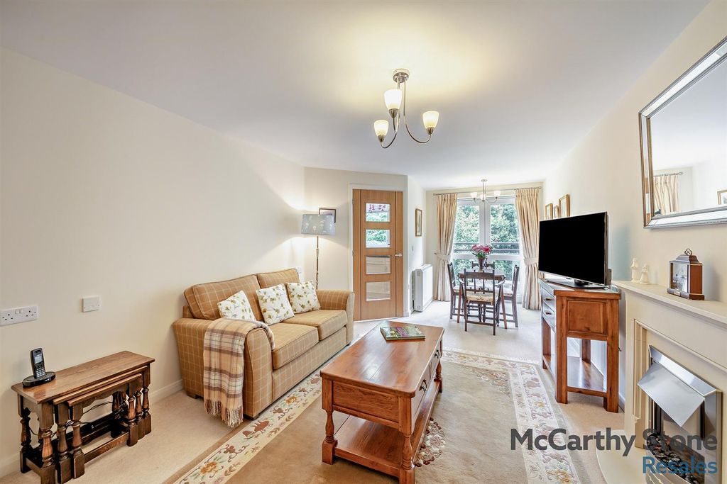 Property photo 3 of 10 8658387-Interior05-800.Jpg