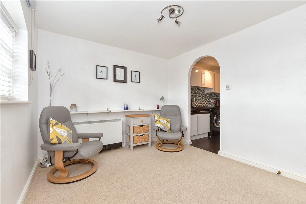 Property photo 2 of 14 Lounge