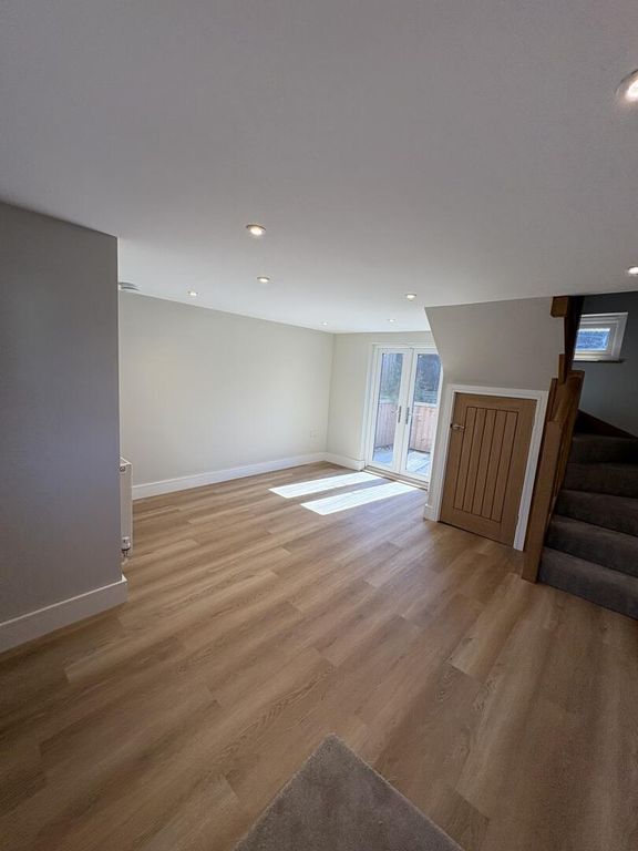 Property photo 3 of 10 Hallway