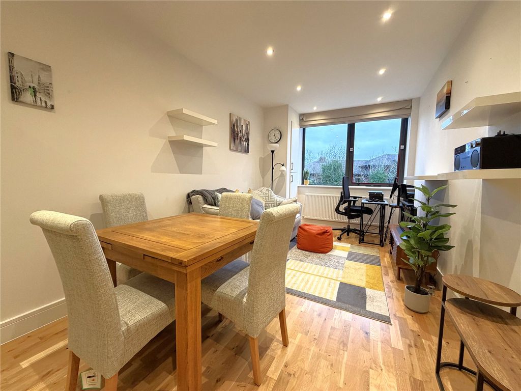 Property photo 2 of 8 Picture No. 18