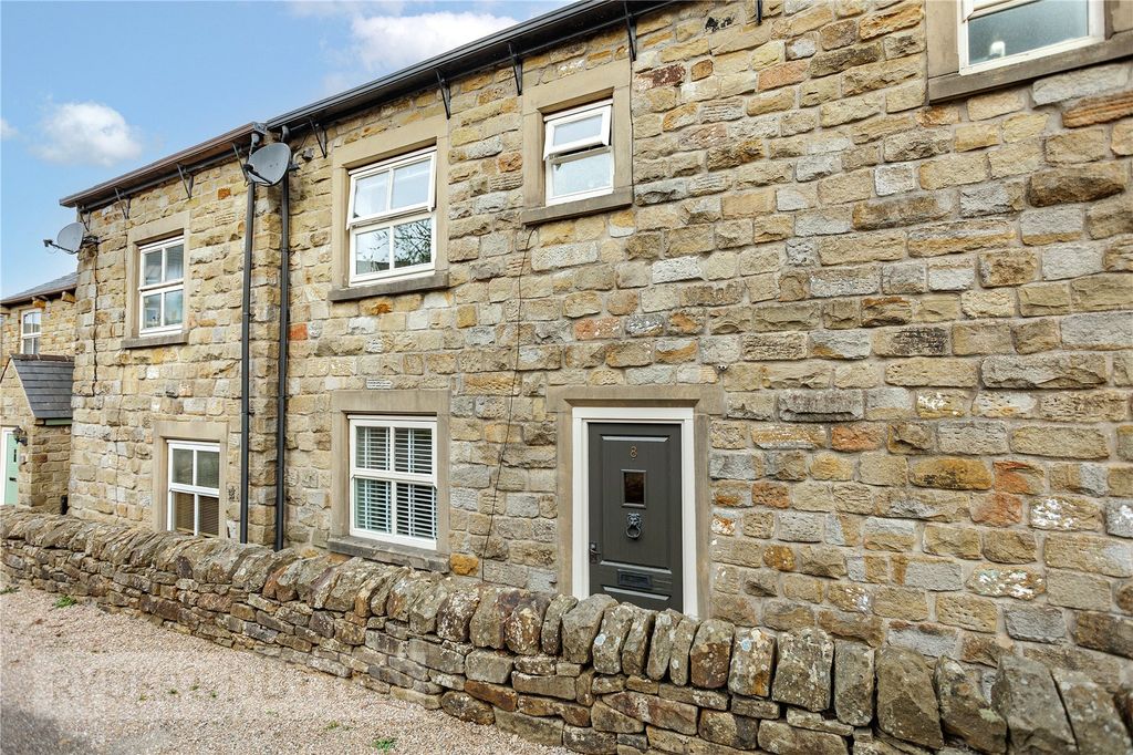 Property photo 1 of 25 Front