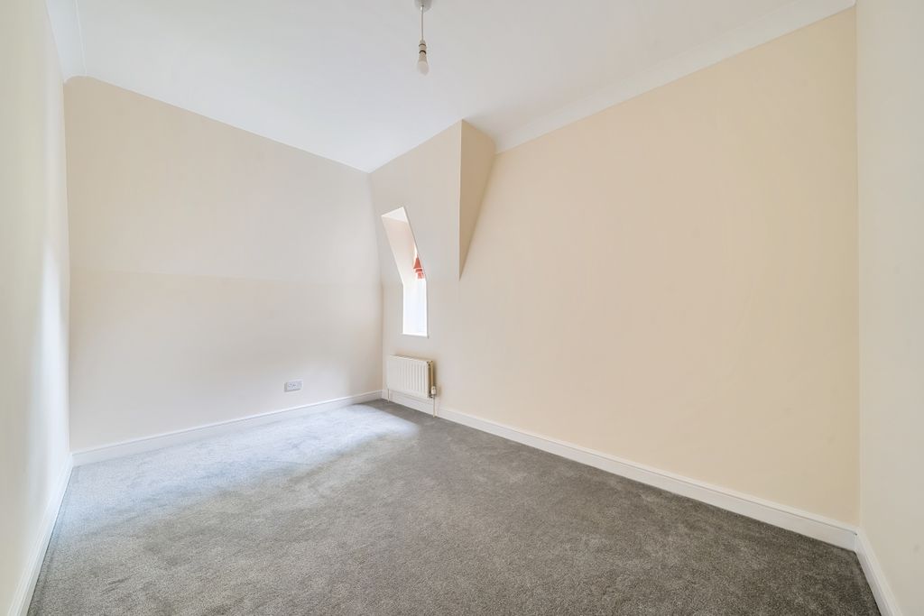 Property photo 3 of 13 1330467-19-6880A9...