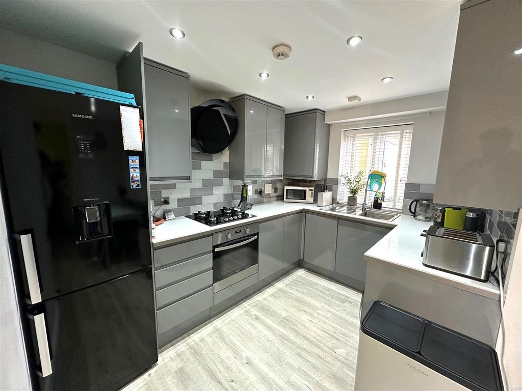 Property photo 2 of 9 Coopers Estate Agents