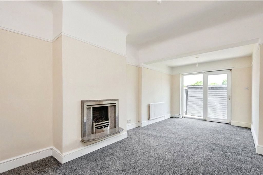 Property photo 3 of 16 Picture No. 23
