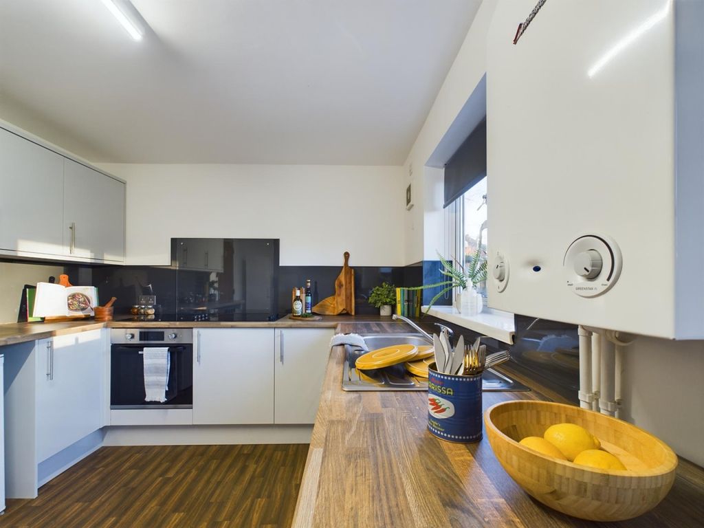 Property photo 3 of 9 A Modern And Tidy Kitchen With Ample Space And Nat...