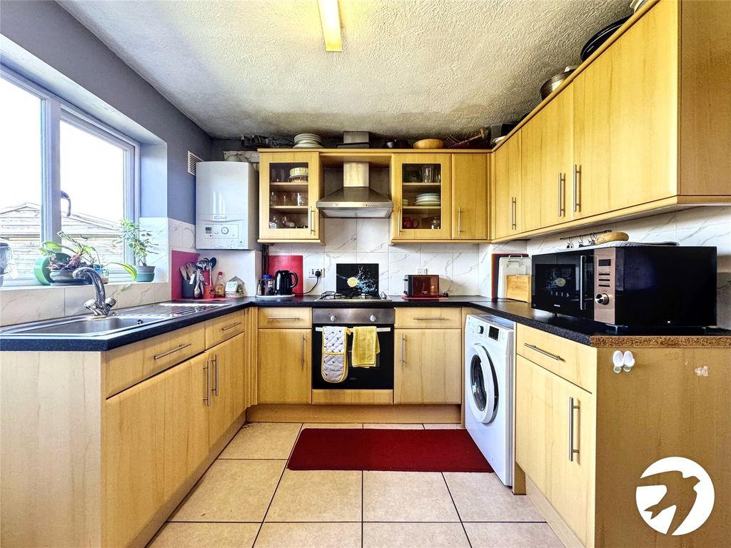 Property photo 3 of 14 Kitchen