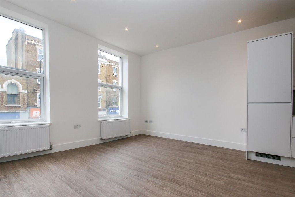 Property photo 3 of 8 3