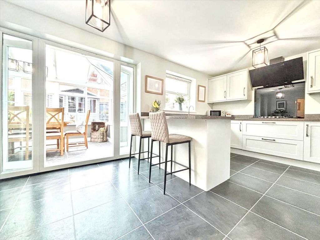 Property photo 3 of 33