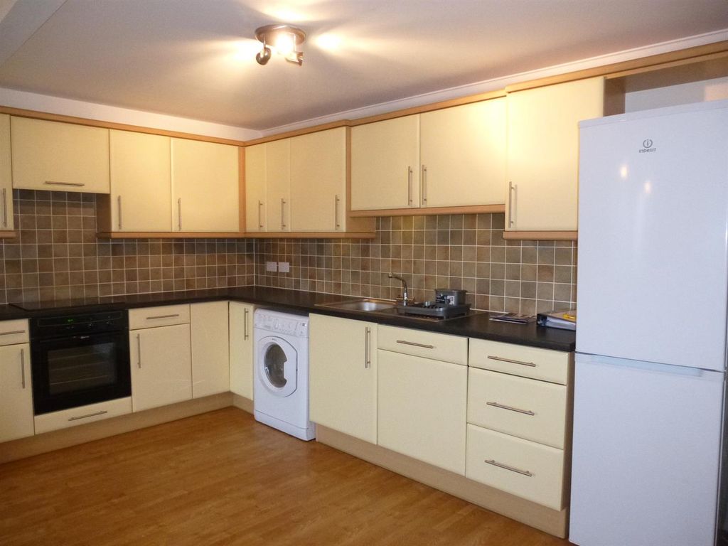 Property photo 3 of 11 1 Brunel House - Kitchen.Jpg