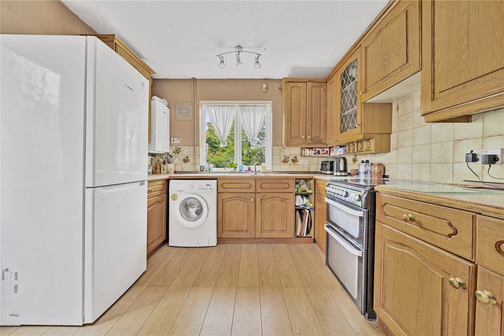 Property photo 2 of 19 Picture No. 11