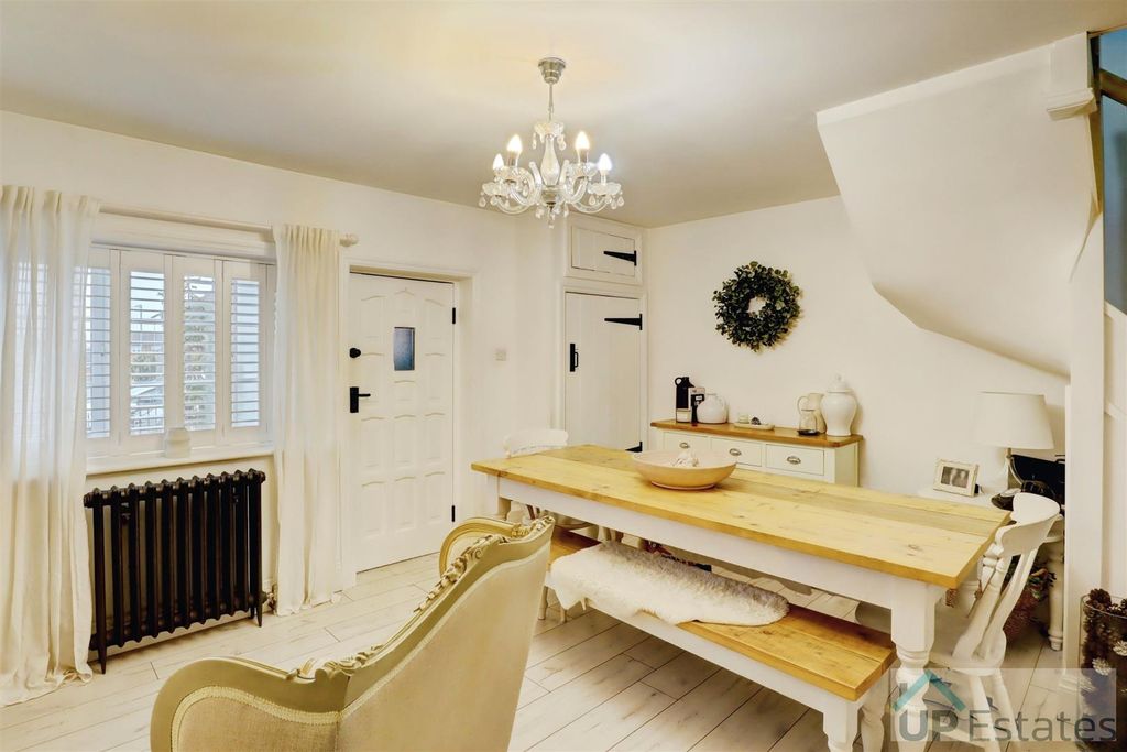 Property photo 2 of 21 Dining Room