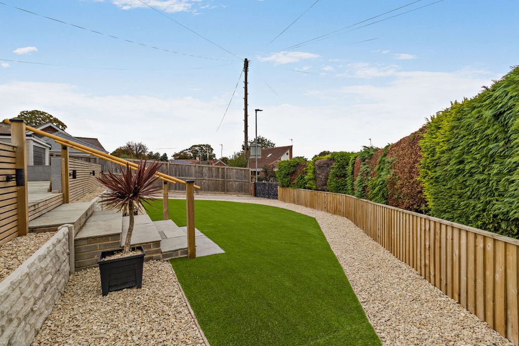 Property photo 3 of 23 Front Garden