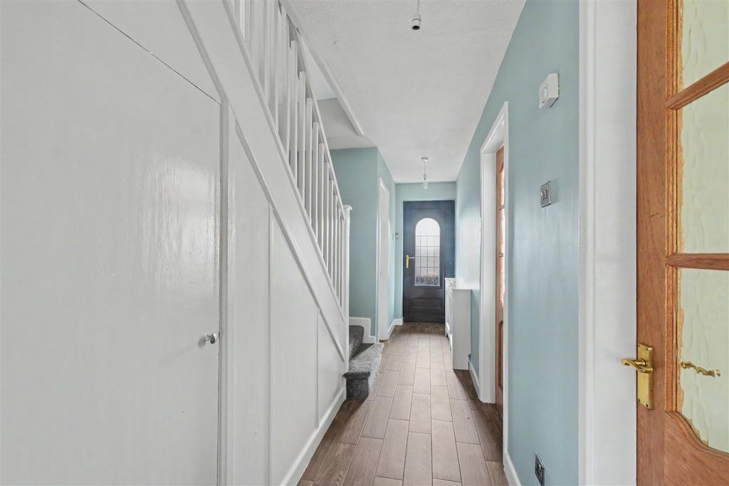 Property photo 2 of 39 Entrance Hall_1.Jpeg