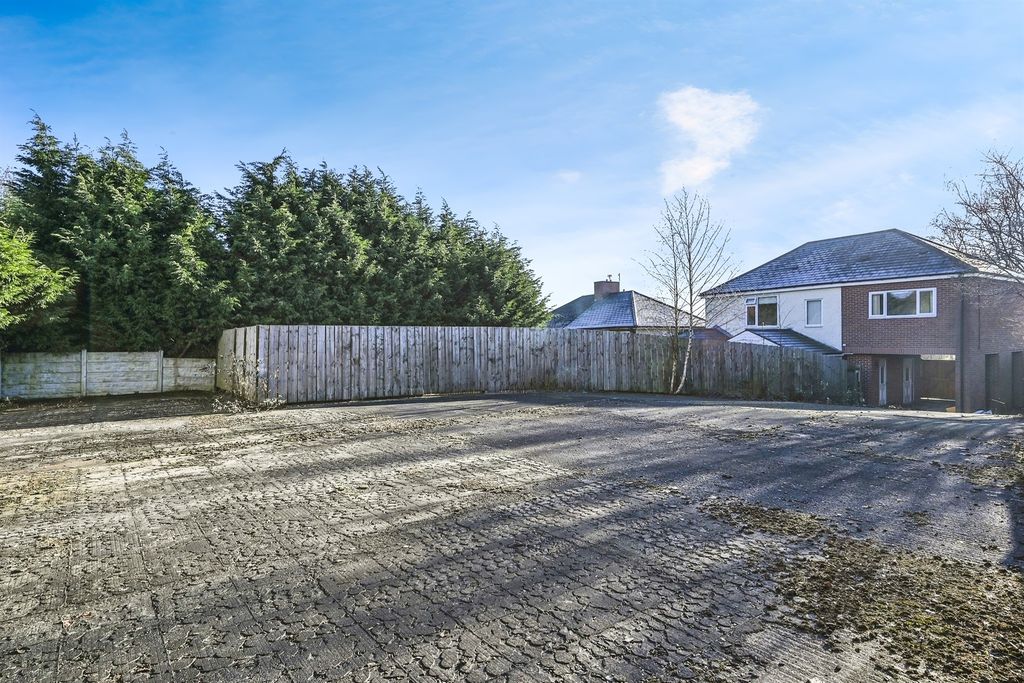 Property photo 2 of 30