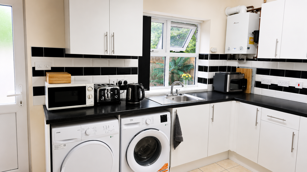 Property photo 3 of 7 Kitchen - Angle 2