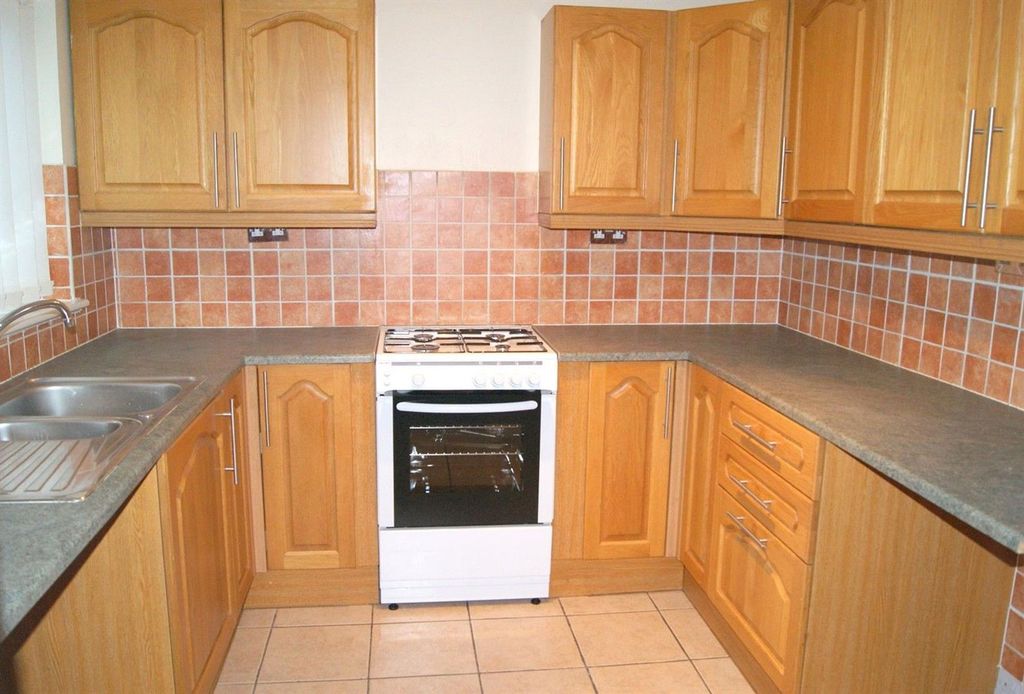 Property photo 2 of 8 Kitchen