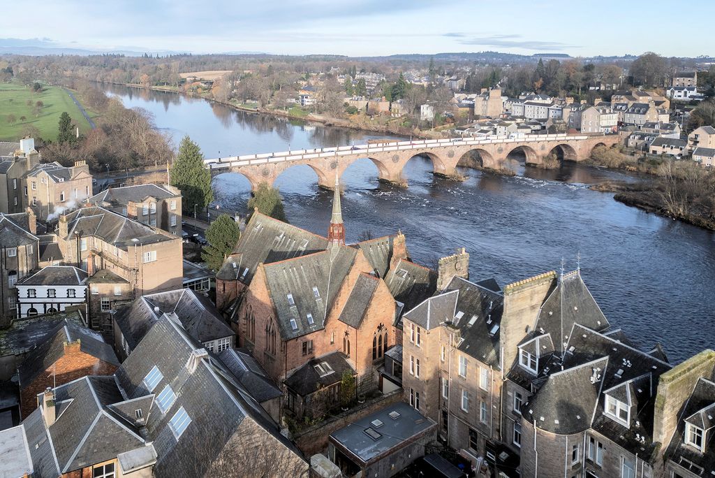 Property photo 3 of 40